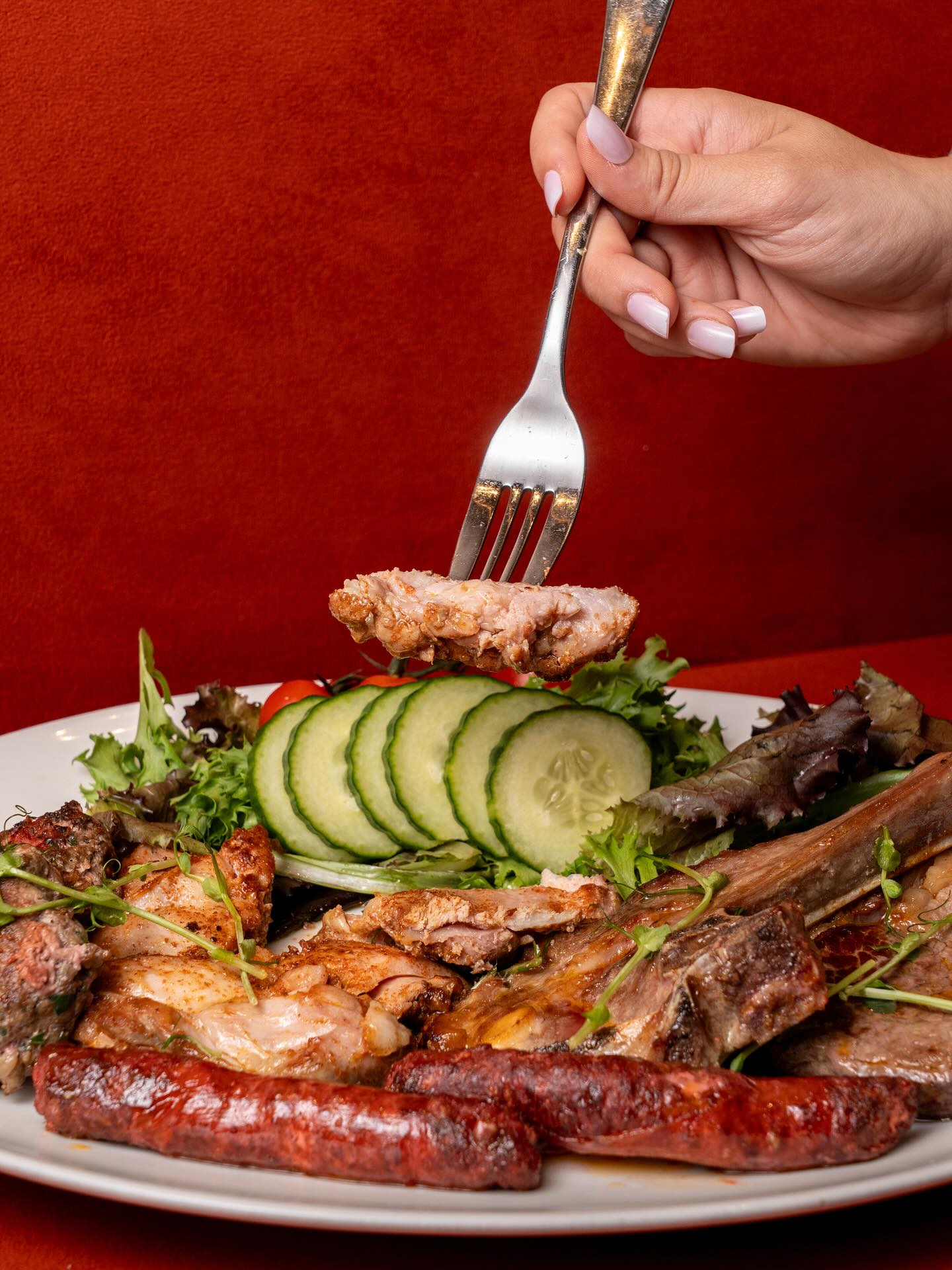 Grillades casher et salade fraîche du restaurant Gilda