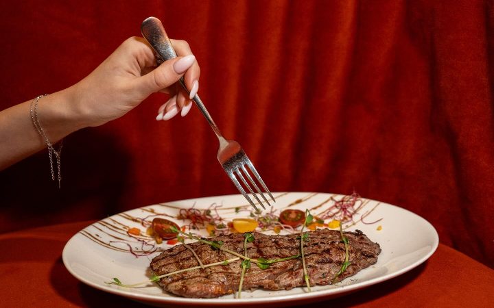 Pavé de viande grillée, cuisine tunisienne casher